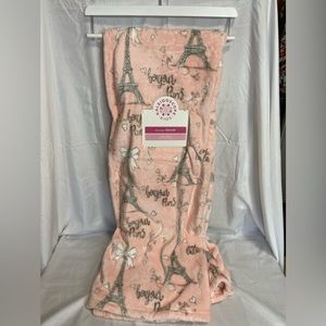 Kaleidoscope Decorative Throw Beyond Paris. Soft Pink 50” x 60” NWT